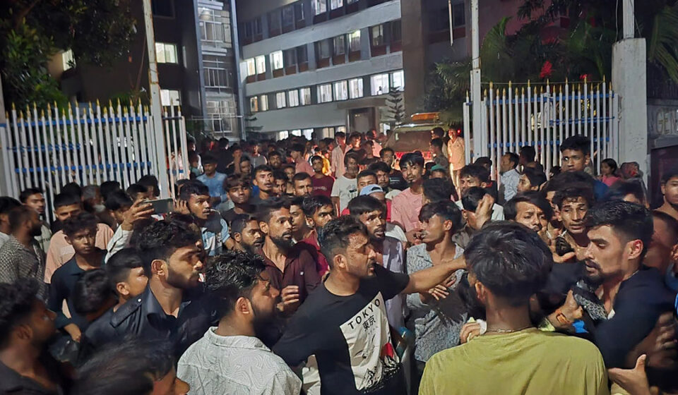 মামলা নিতে ঘুষ দাবি, লাশ নিয়ে থানা ঘেরাওয়ের পর এসআই প্রত্যাহার
